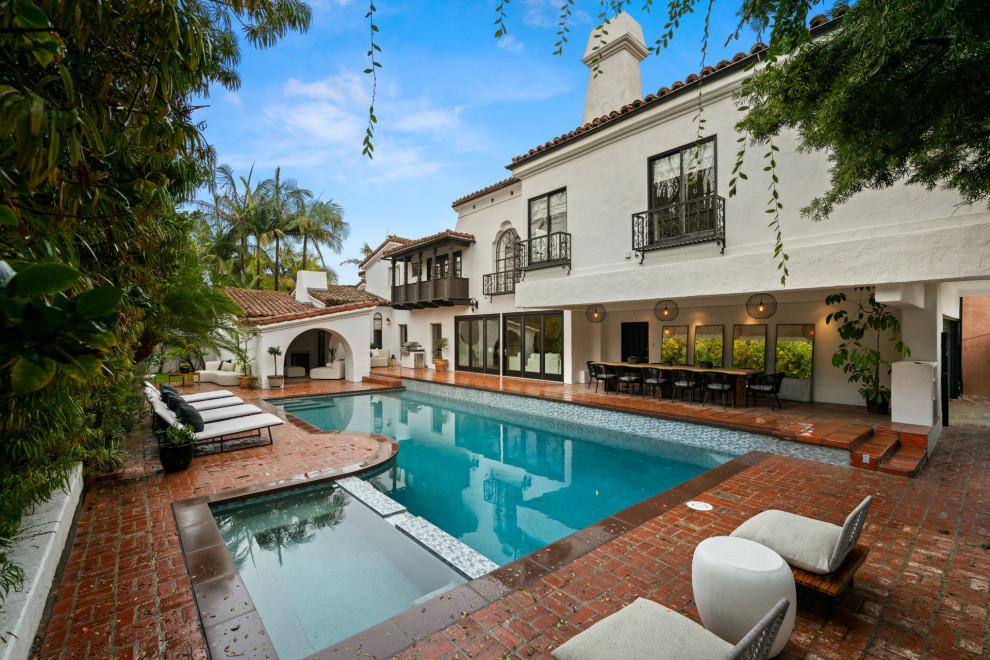 Inspiration for a transitional pool remodel in Los Angeles