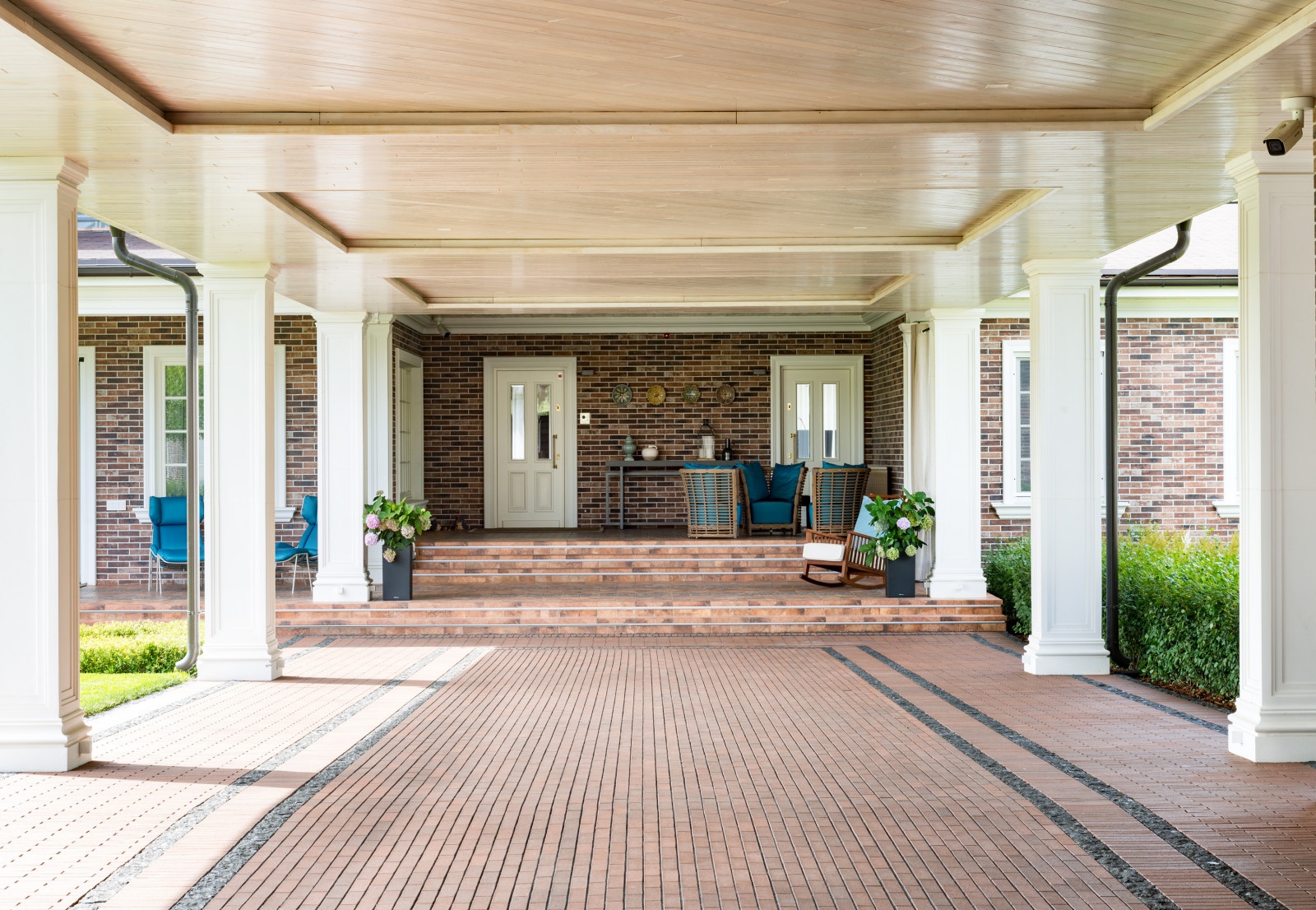 Дом с колоннадой