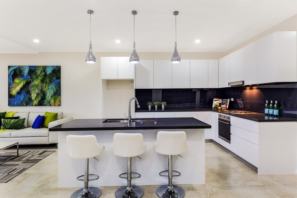 This is an example of a contemporary kitchen in Sydney.