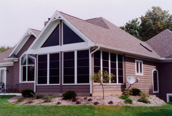 Example of a mid-sized transitional home design design