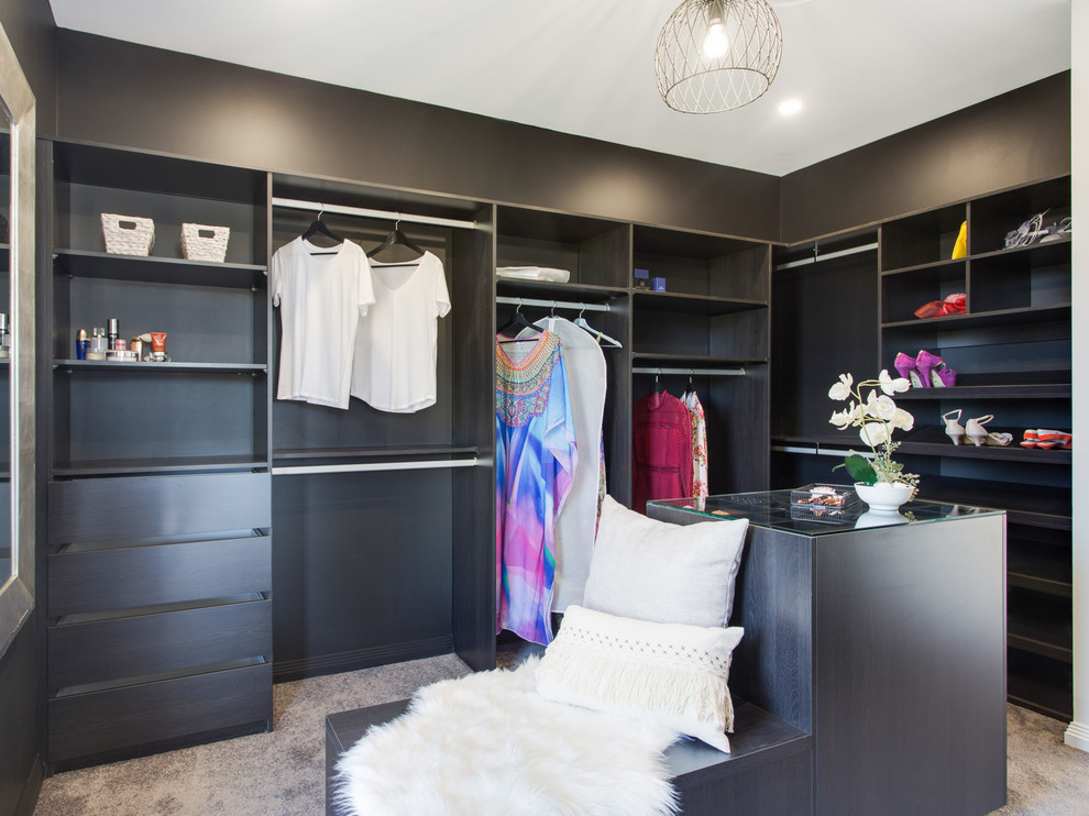 Design ideas for a contemporary storage and wardrobe in Brisbane.