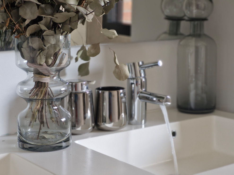 salle de bain taupe moderne