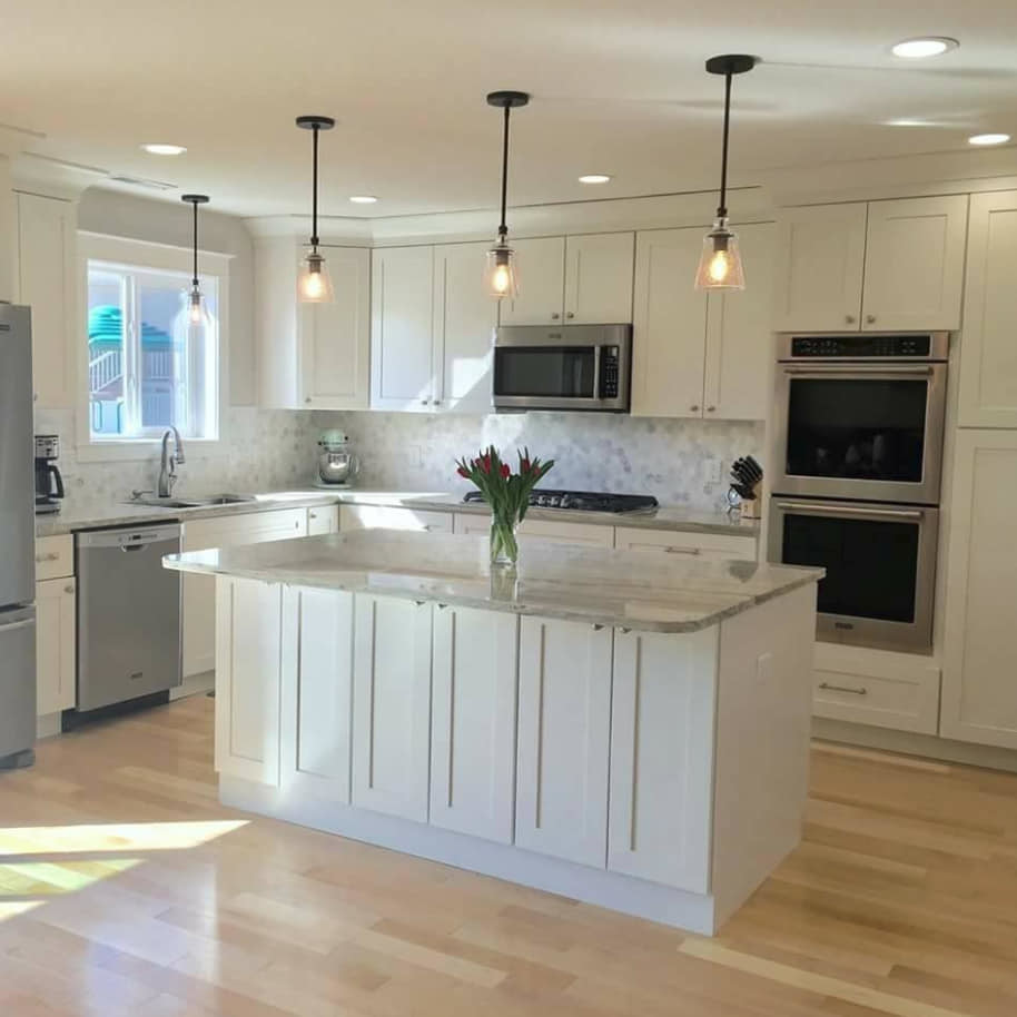 Transitional kitchen photo in Baltimore