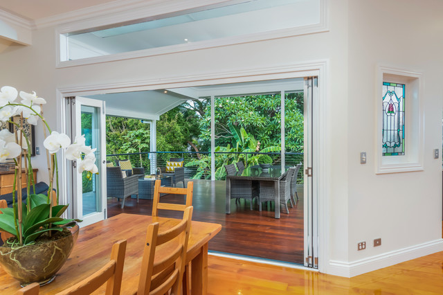 Taringa Queenslander traditional-deck