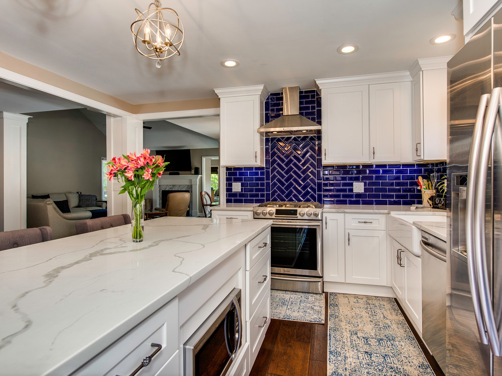 Kitchen - transitional kitchen idea in Charlotte