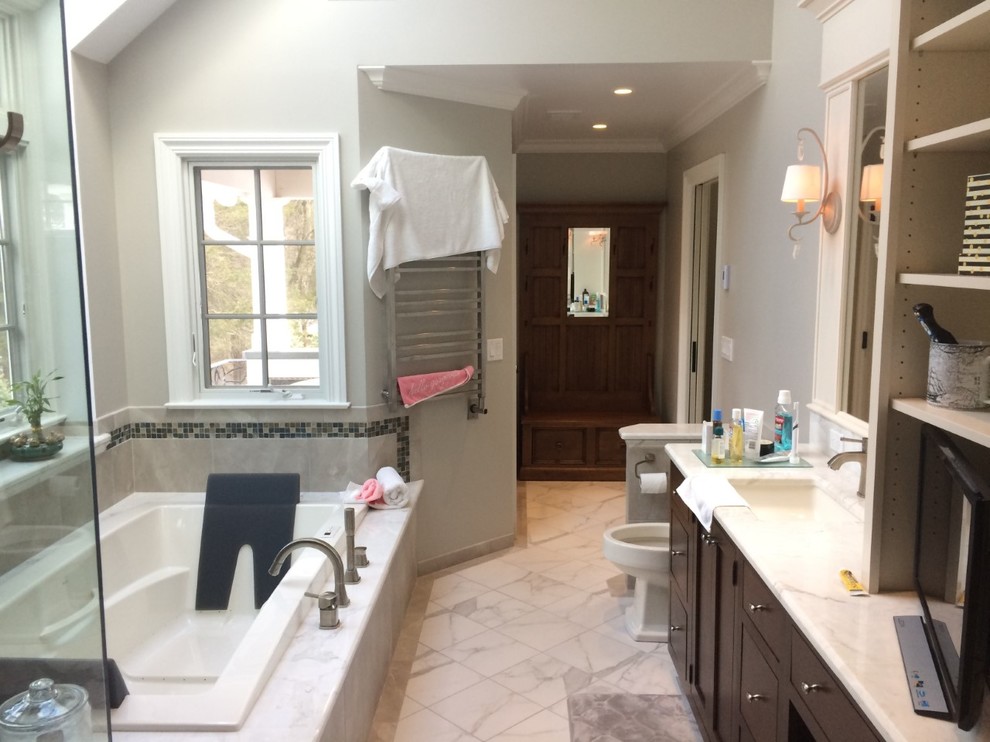 Inspiration for a transitional home design remodel in New York