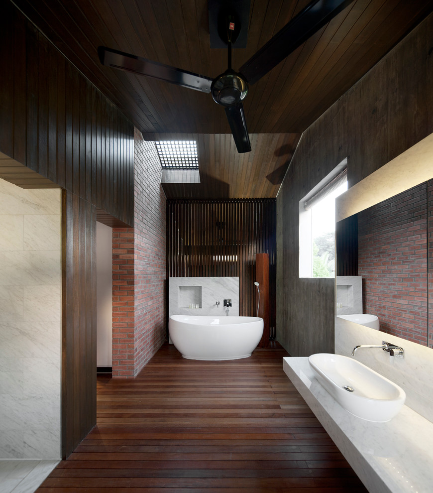 Design ideas for a contemporary bathroom in Singapore.