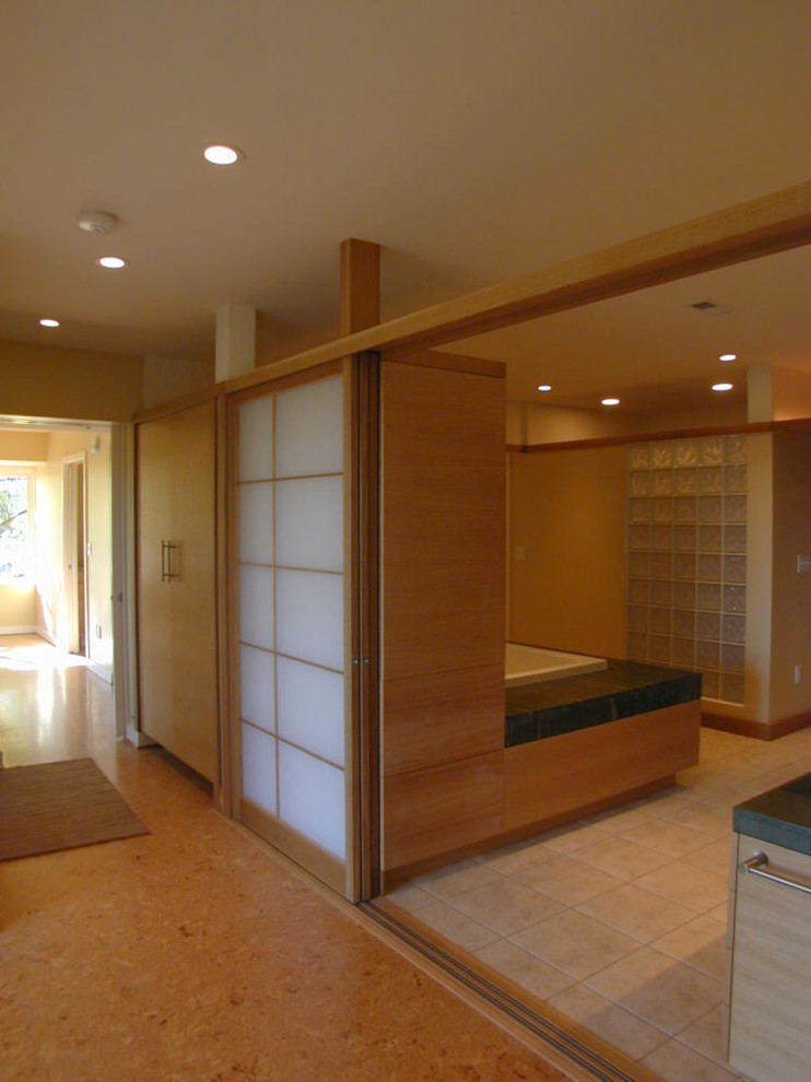 Contemporary Master Suite - Lake Oswego