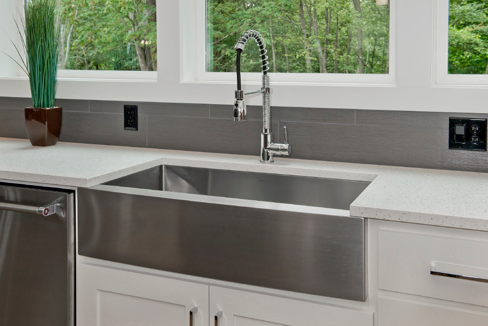 Kitchen - transitional kitchen idea in Boise