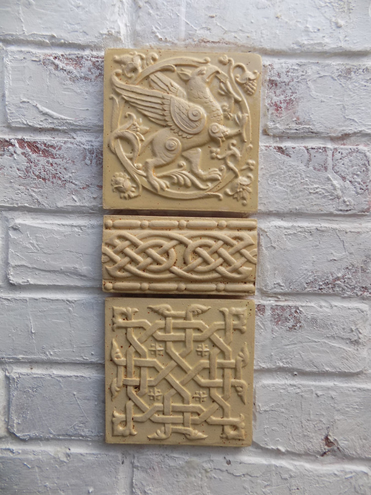 Украшение восстанавливаемой церкви в Брянской области.