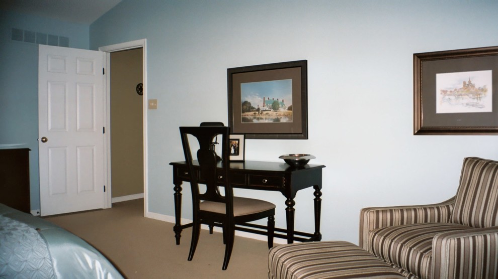 Inspiration for a large traditional master bedroom in Philadelphia with blue walls, carpet and no fireplace.