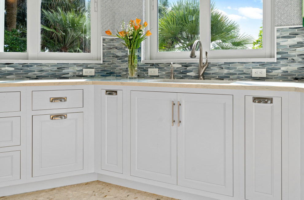 Kitchen - transitional kitchen idea