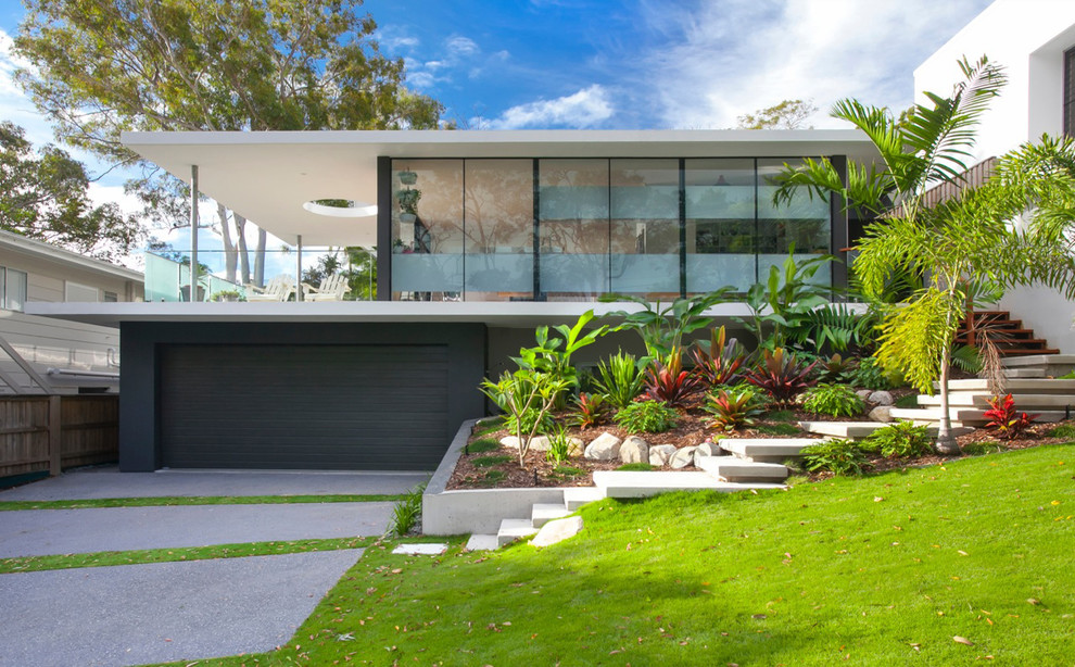 Inspiration for a modern exterior in Sunshine Coast.
