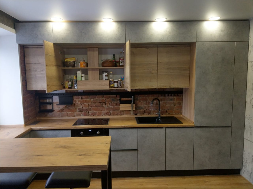 Кухня с антресолями