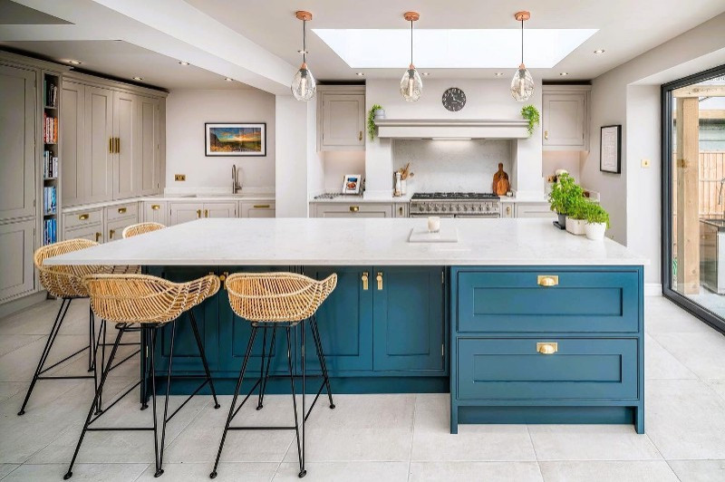 Kitchen - kitchen idea in Denver