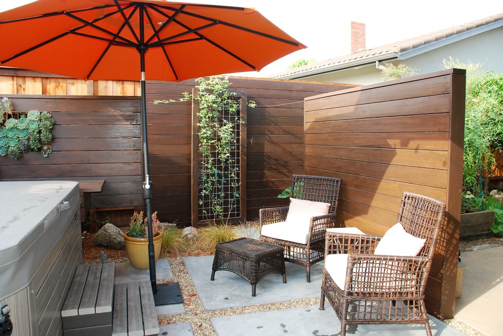 Inspiration for a small contemporary backyard full sun xeriscape in San Francisco with a vertical garden and concrete pavers.