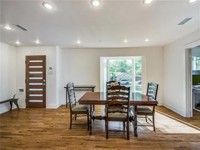 10208 Hedgeway dining-room