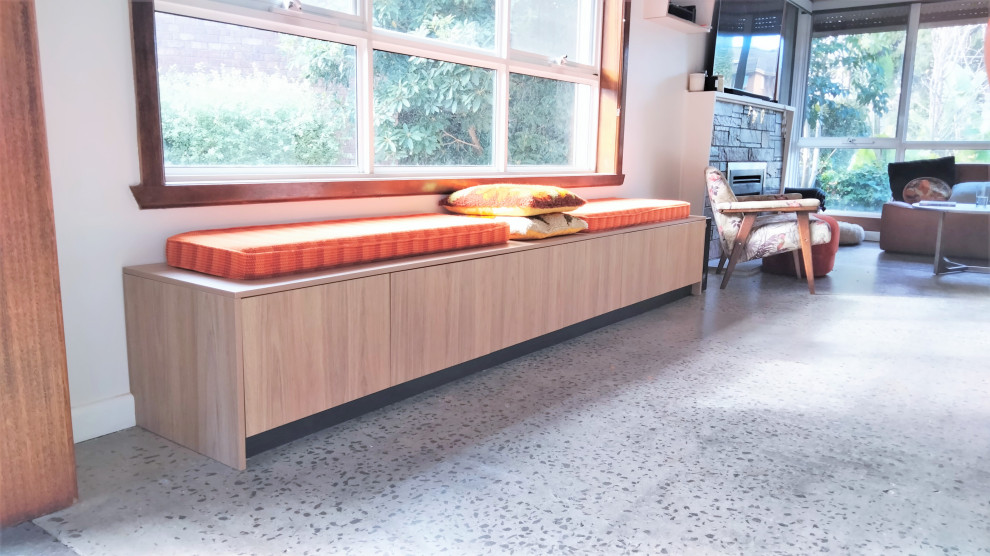 Inspiration for a modern dining room in Melbourne.