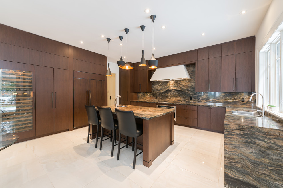 Kitchen - transitional kitchen idea in Toronto