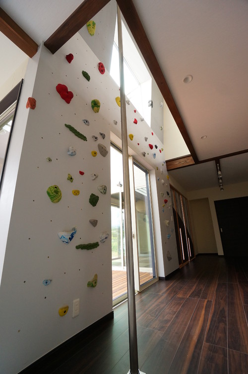 自宅　クライミング壁 DIY】自宅ガレージにクライミングウォールをつくりました | 登山
