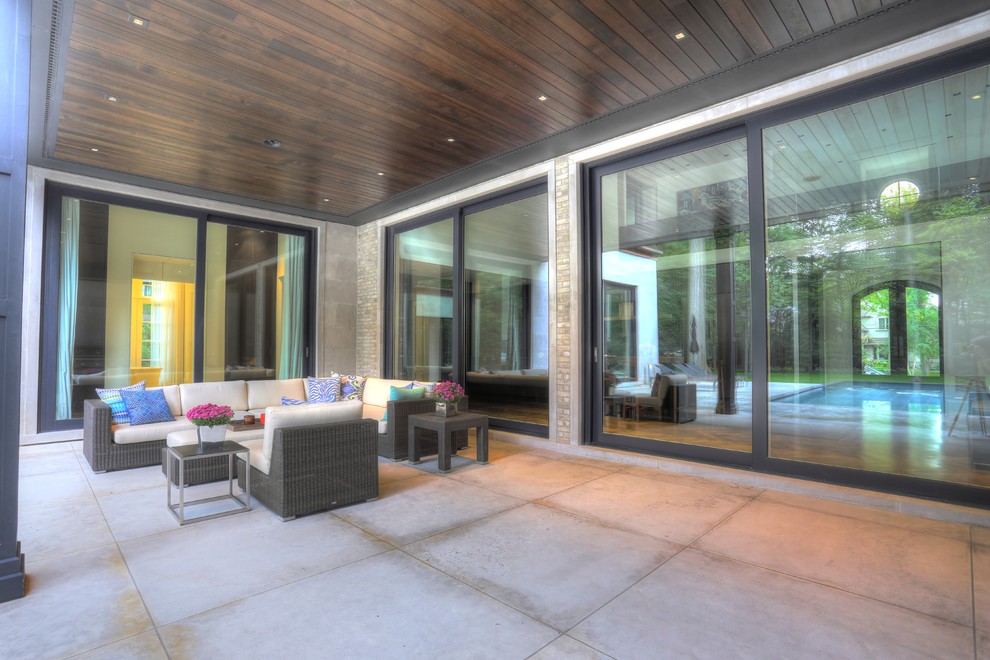 Transitional home design photo in Toronto