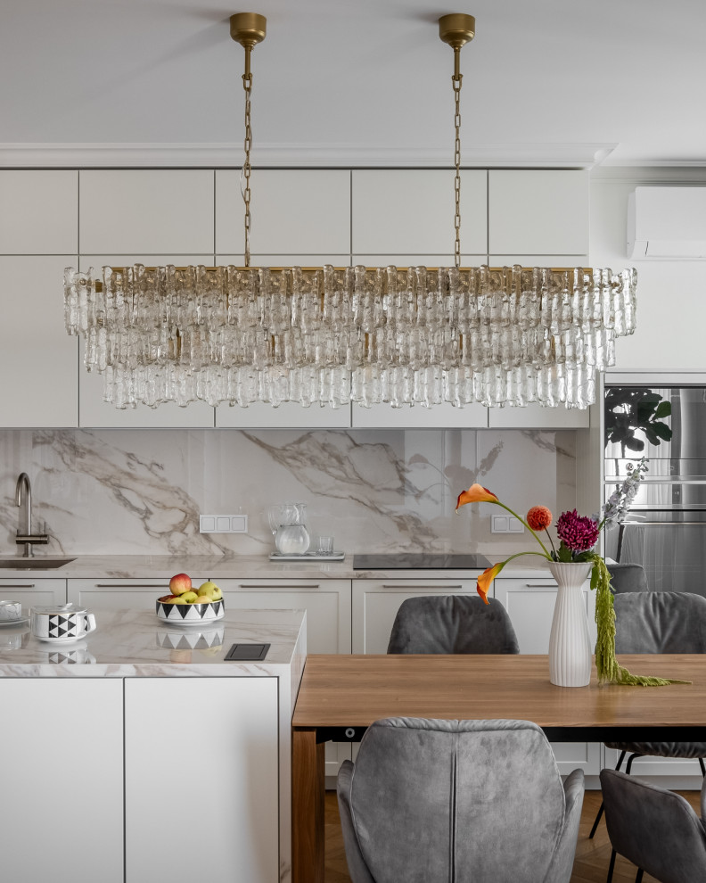 Кухня с люстрой ручной работы