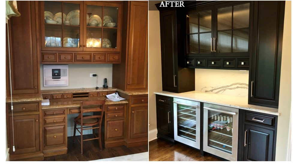Example of a transitional home design design in Chicago