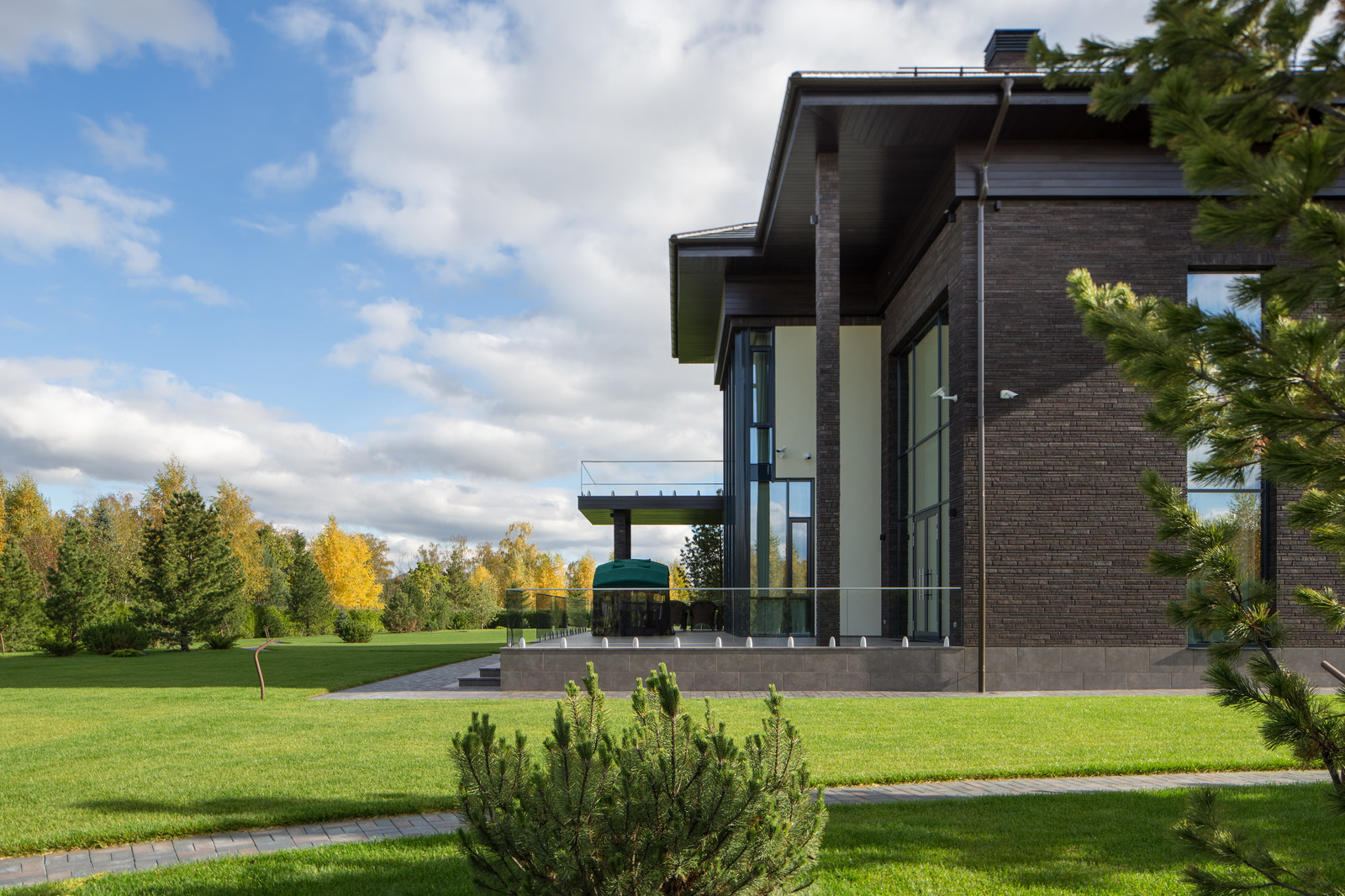 Загородный дом в посёлке Montevil - экстерьеры