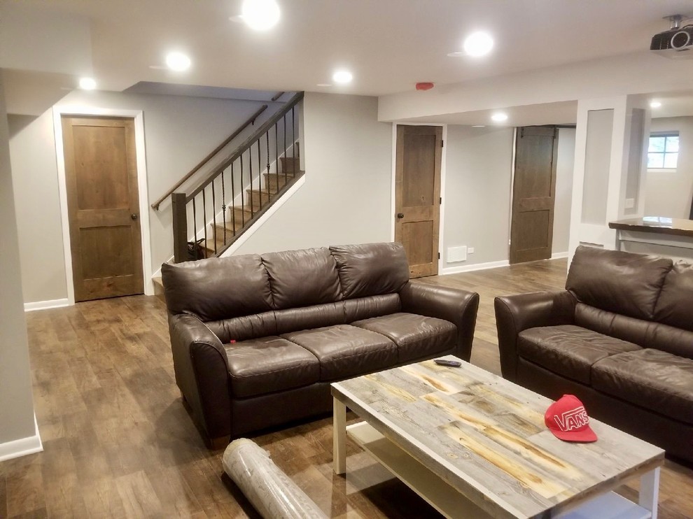 Mountain style home design photo in Chicago