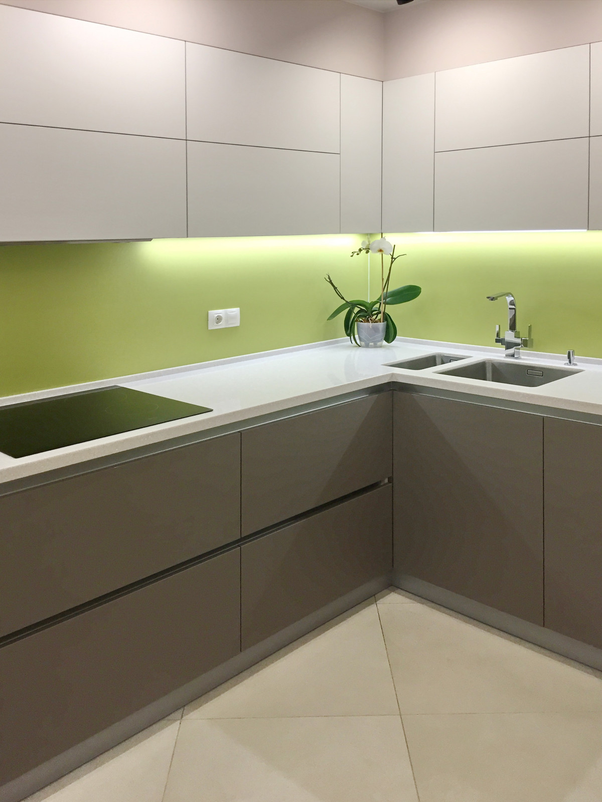 Кухня с профилем Gola