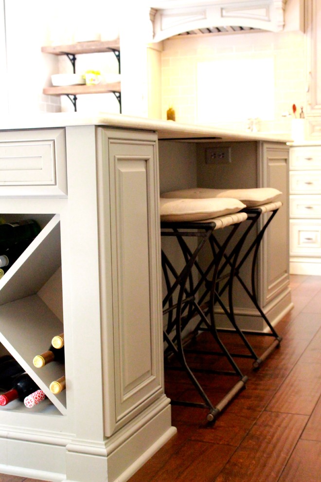 Inspiration for a transitional home design remodel in Cleveland