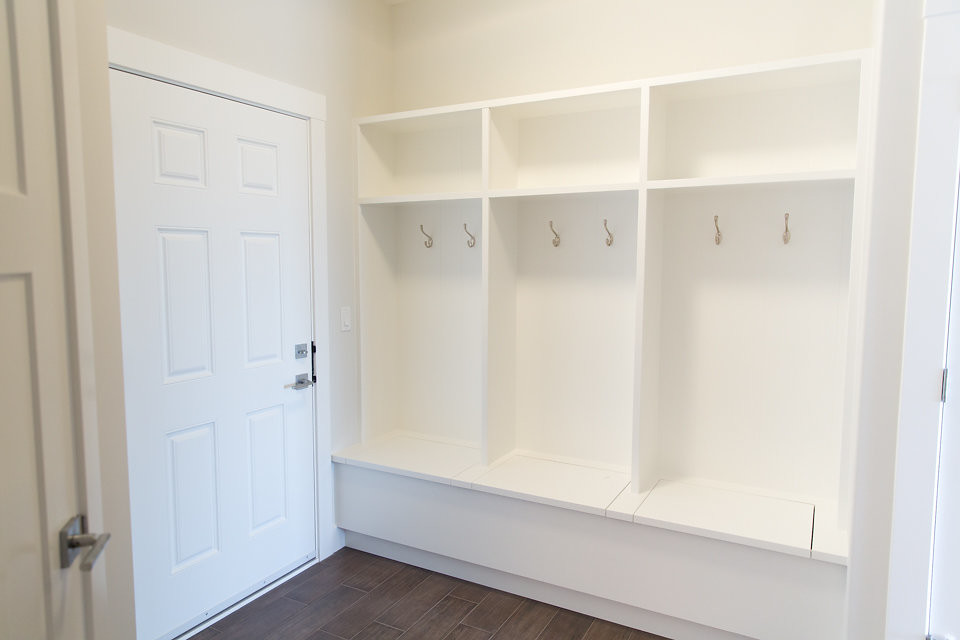Example of a transitional entryway design in Calgary