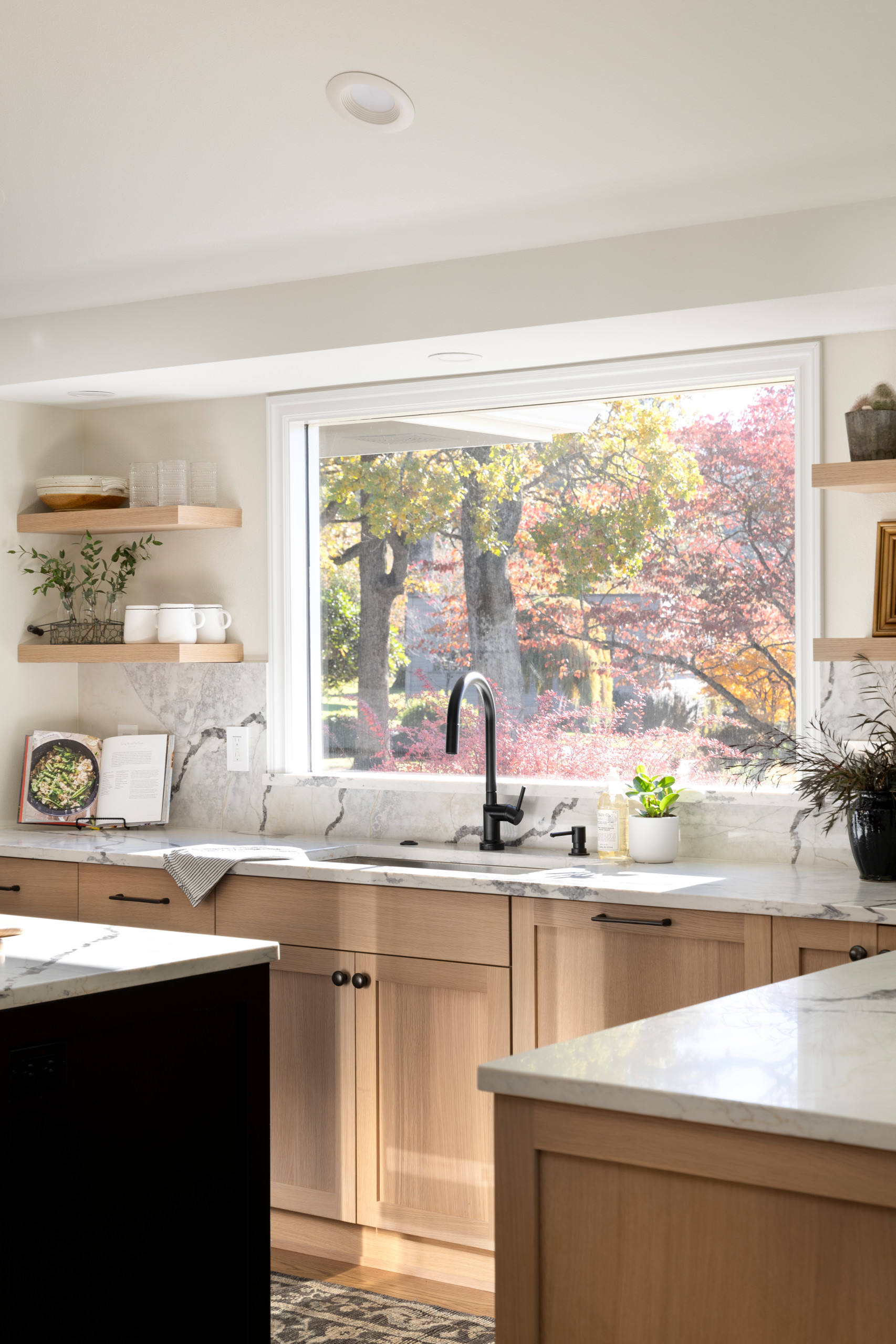 Oak & Onyx Elegance