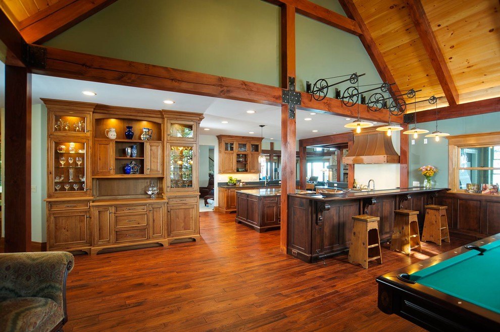 This is an example of a country kitchen in Cleveland.