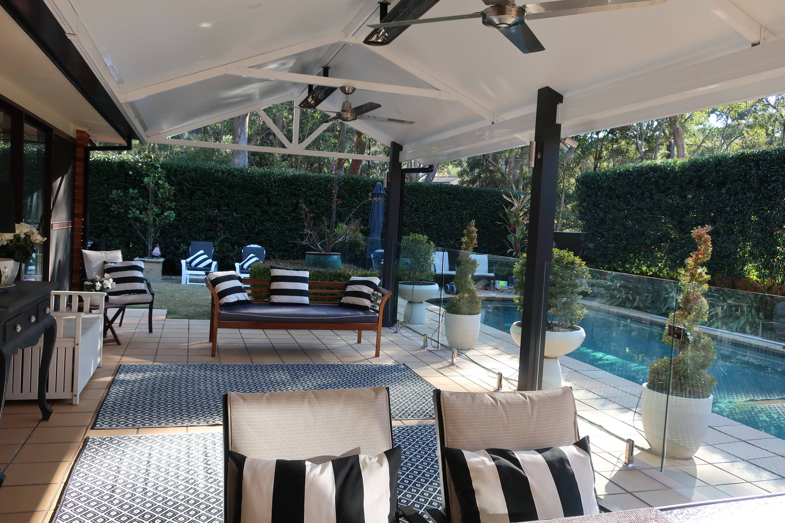 OUTDOOR ROOM - DOUBLES THE LIVING AREA