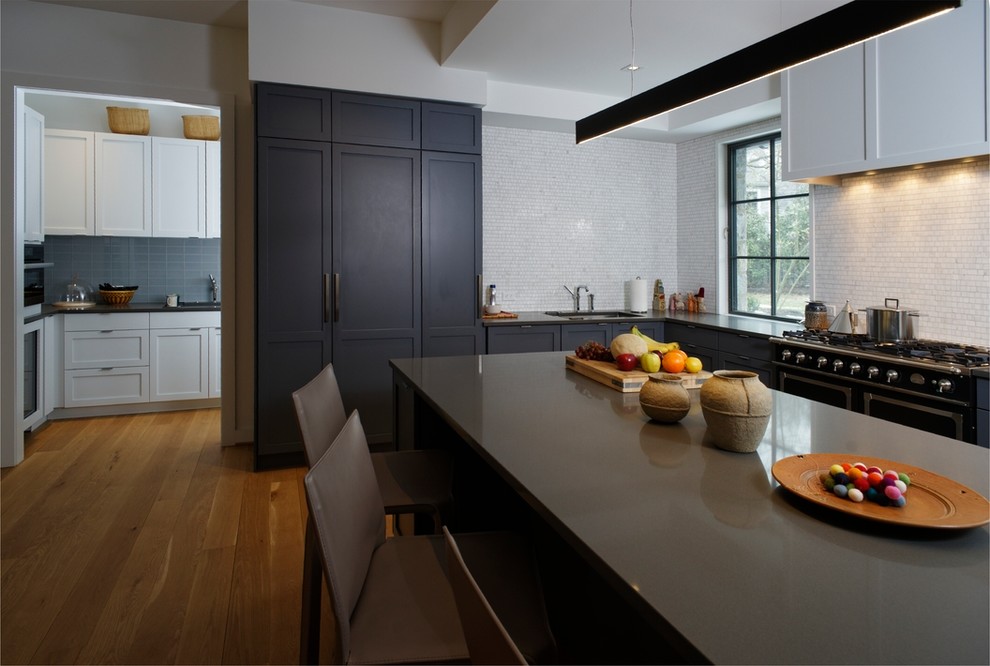 Example of a mid-sized trendy l-shaped light wood floor and beige floor eat-in kitchen design in Philadelphia with a drop-in sink, beaded inset cabinets, blue cabinets, quartzite countertops, white backsplash, subway tile backsplash, colored appliances, an island and black countertops