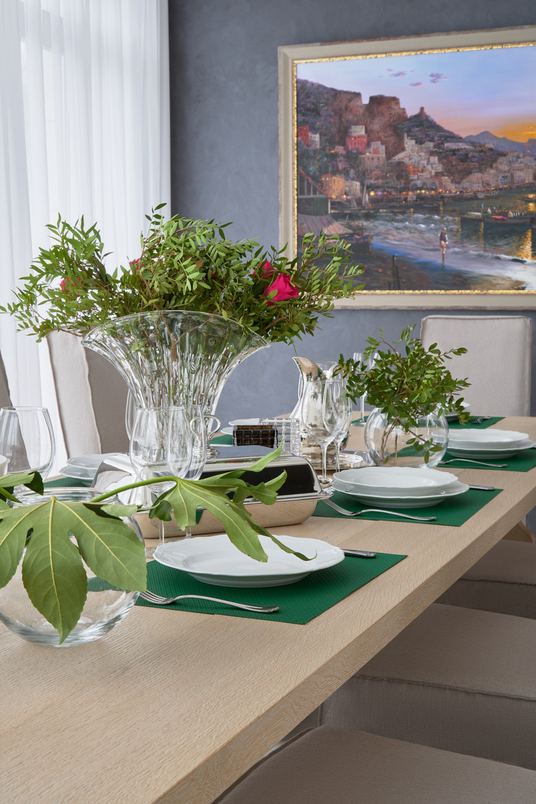 Большой загородный дом