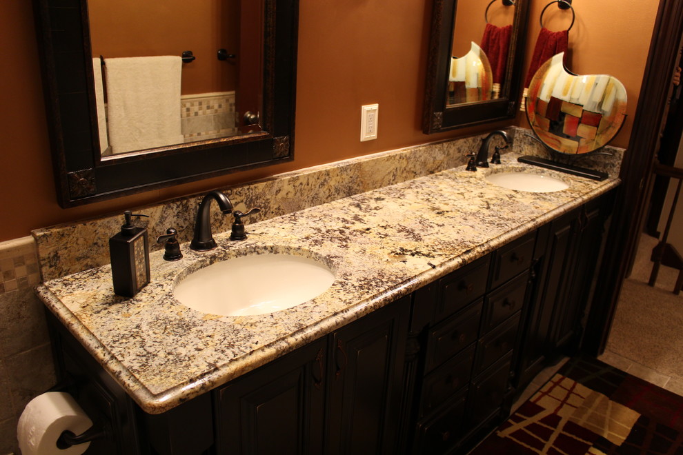 Mid-sized traditional kids bathroom in Detroit with an undermount sink, raised-panel cabinets, black cabinets, granite benchtops, an alcove tub, a two-piece toilet, beige tile, porcelain tile, orange walls and porcelain floors.