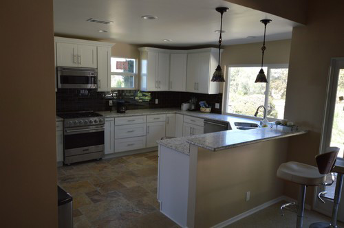 Design ideas for a traditional kitchen in Los Angeles.