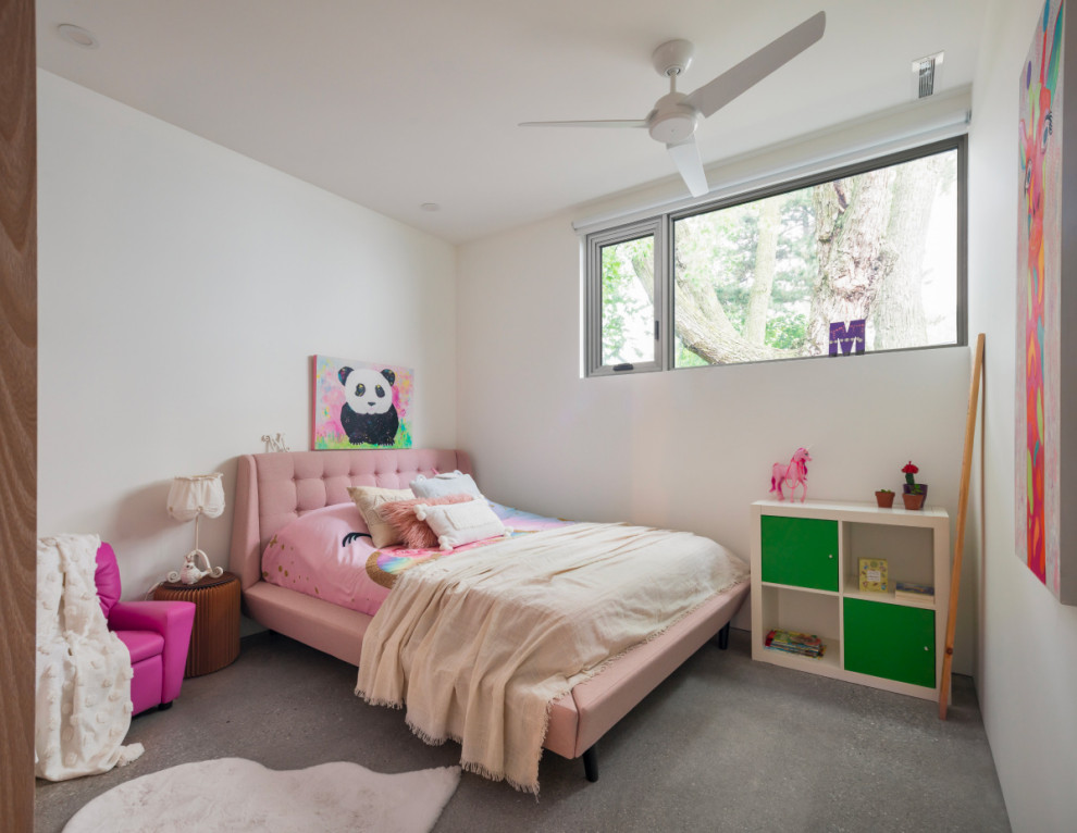 Inspiration for a midcentury kids' bedroom for kids 4-10 years old and girls in Toronto.