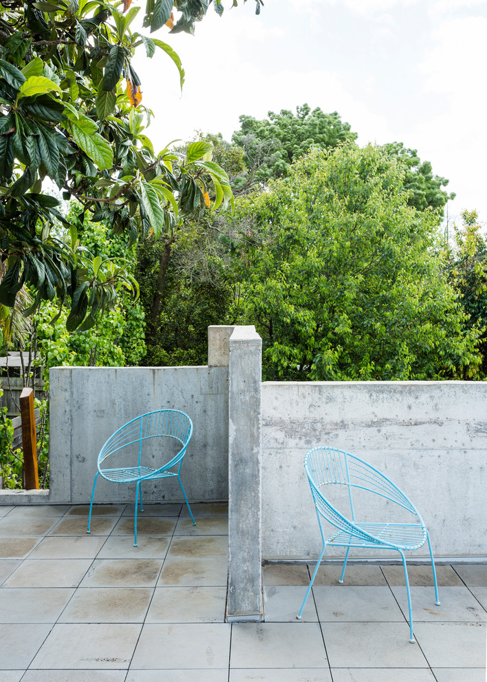 Inspiration for a mid-sized contemporary rooftop rooftop privacy deck remodel in Melbourne with no cover
