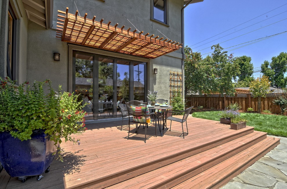 Inspiration for a small traditional backyard patio in San Francisco.