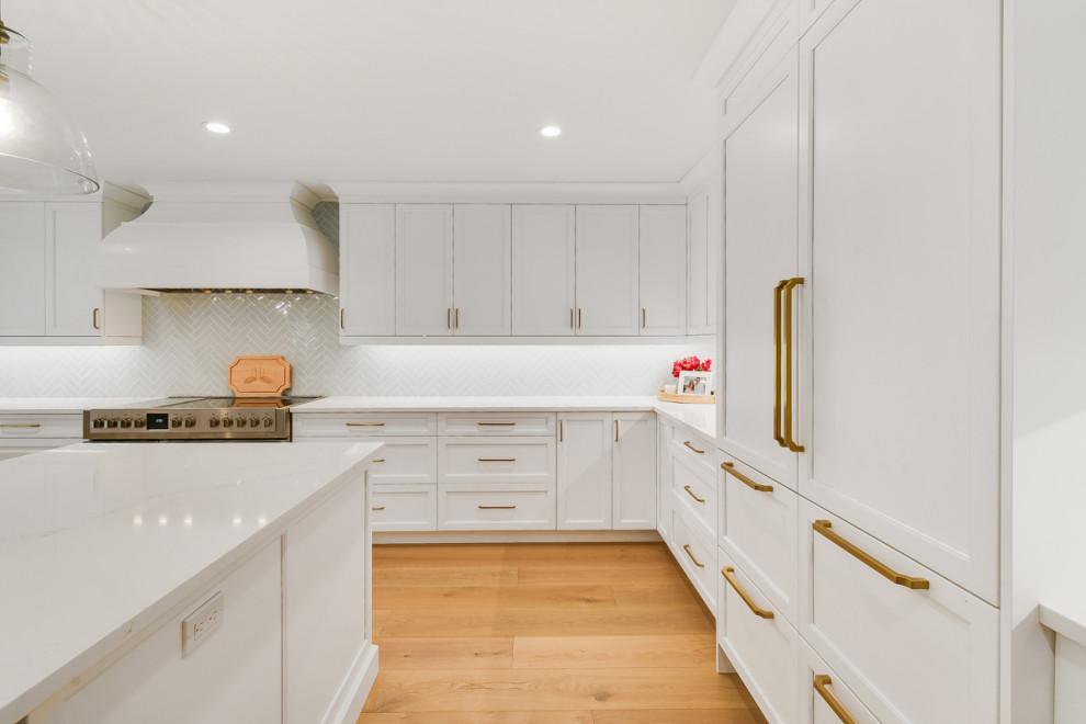 Transitional kitchen photo in Miami