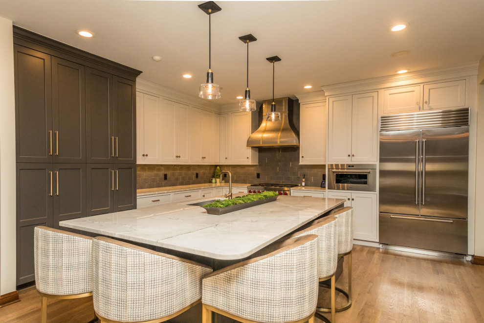 Example of a transitional kitchen design in Cincinnati