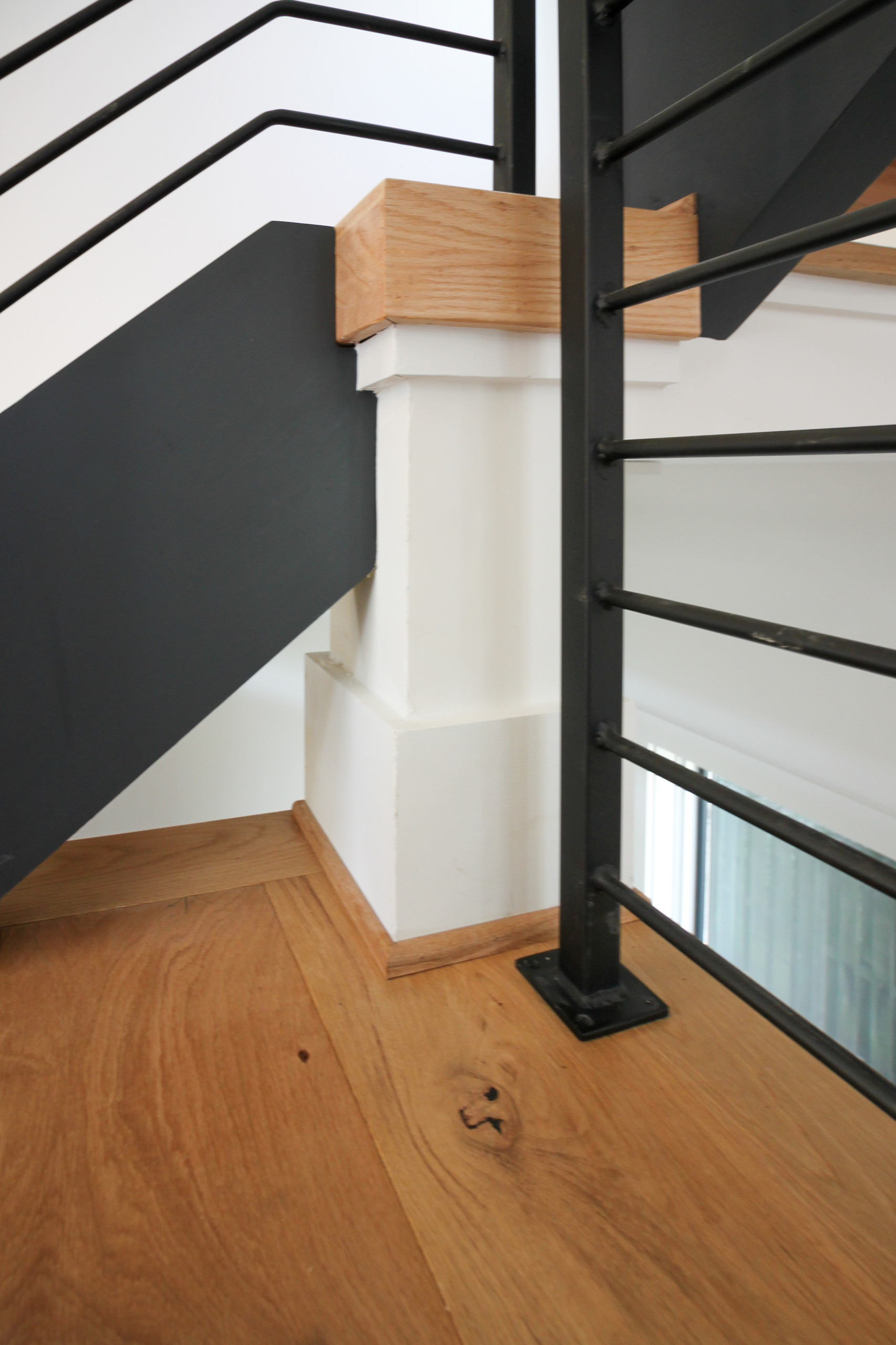 85_Sleek Three-Quarter Turn Multilevel-Staircase, McLean VA 22101