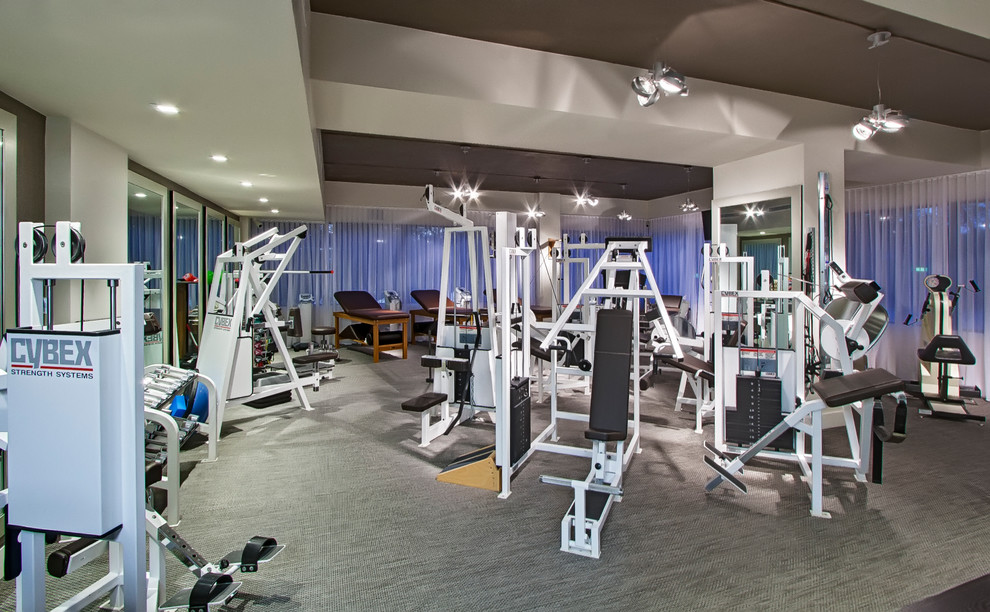 Contemporary home gym in Miami.