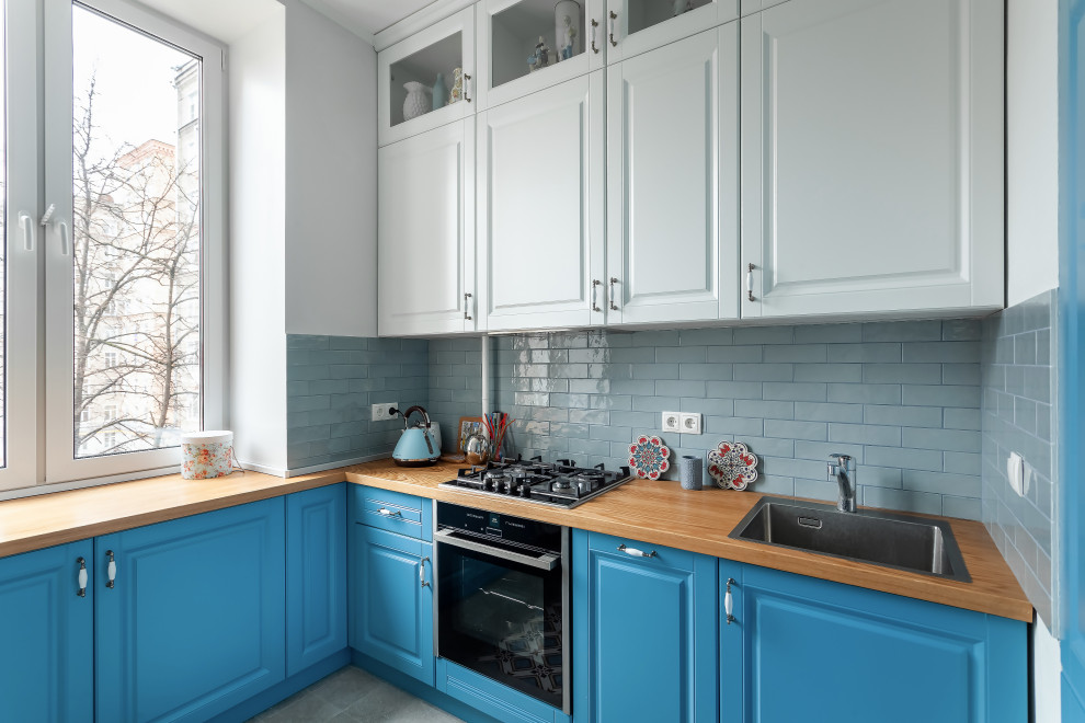 Фасады кухни выполнены в МДФ эмаль