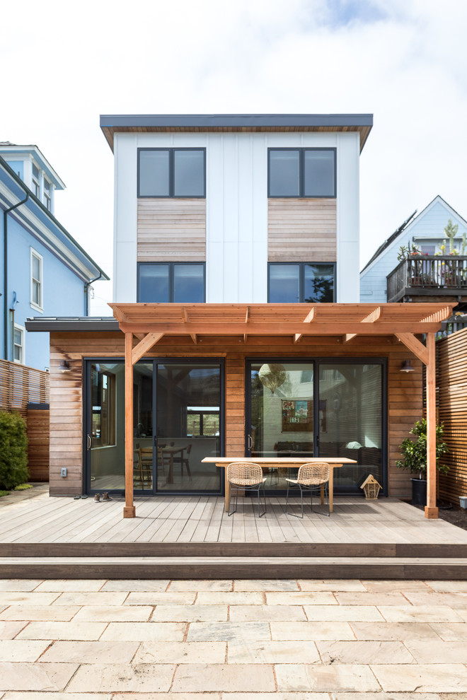 Contemporary three-storey multi-coloured house exterior in San Francisco with mixed siding.