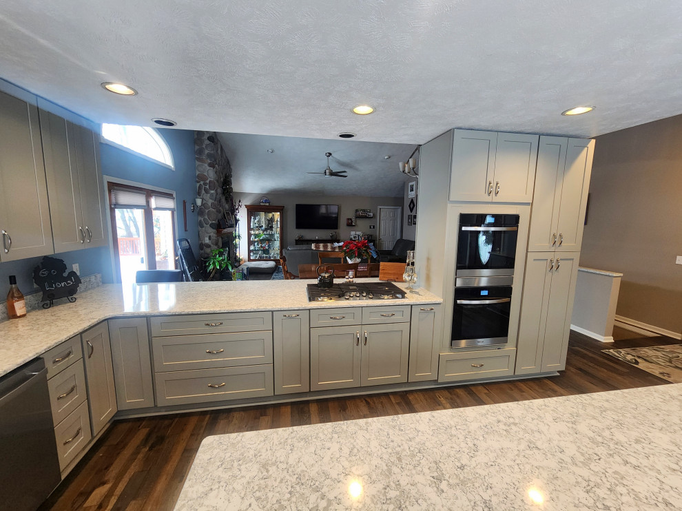 Wolf Lake - Modern Lake House Kitchen & Flooring