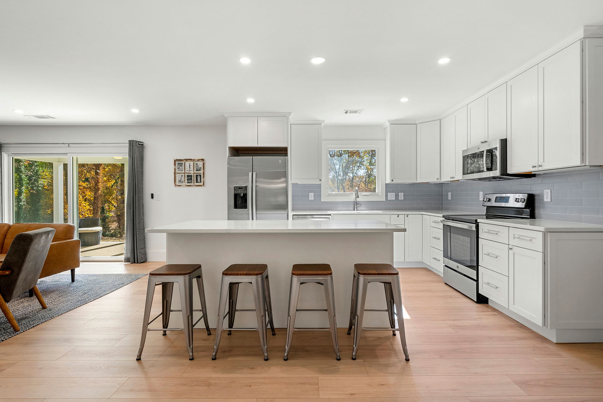 Completely new kitchen including cabinets, coutnertops, appliances, fixtures